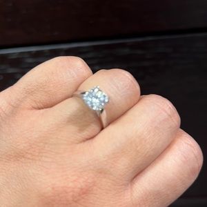 14 kt white gold moissenite ring